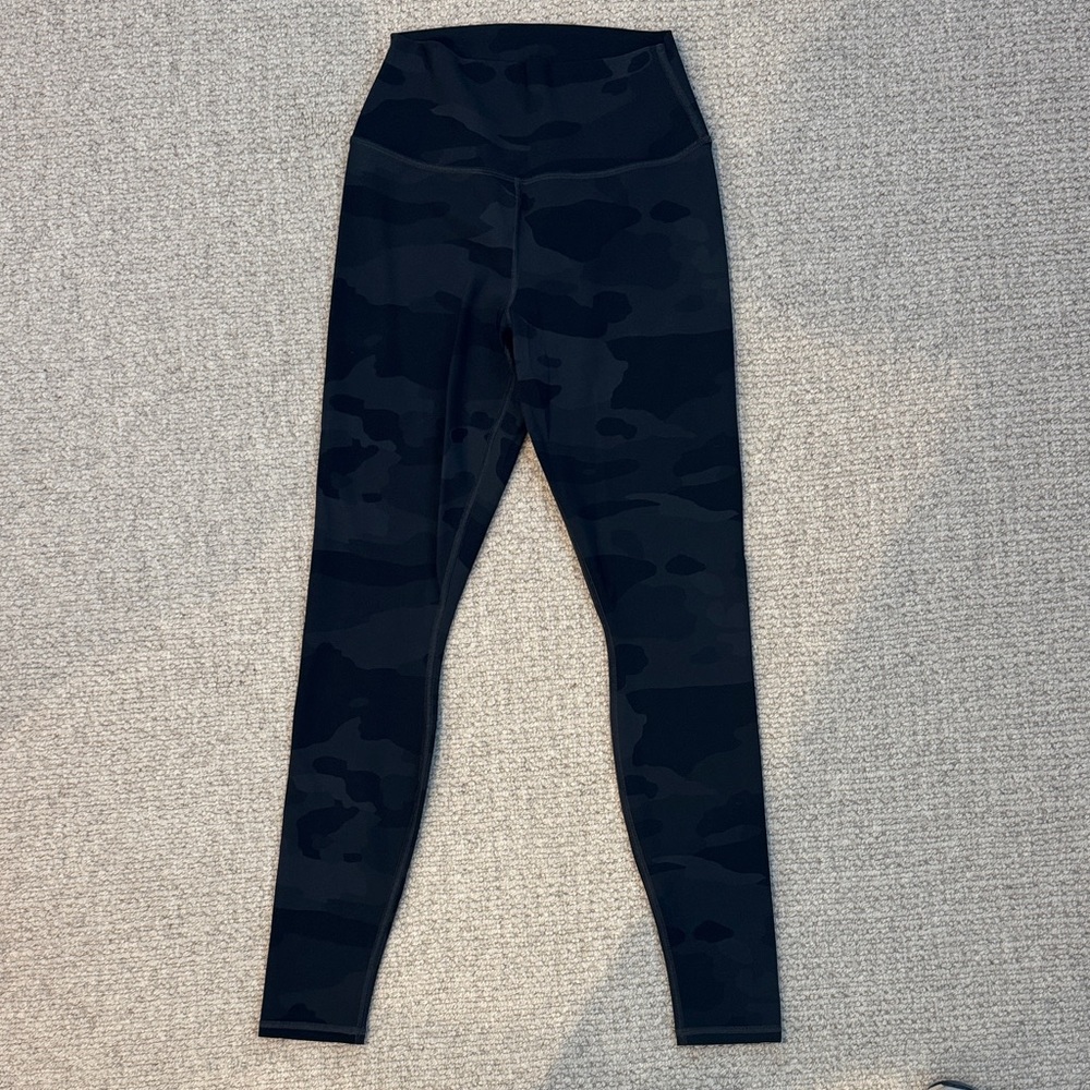 ALO Yoga Dark Camo Leggings